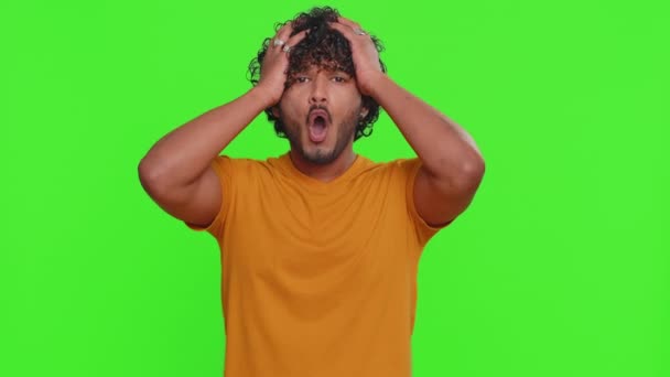 Szakállas Indián Férfi Reménytelenséget Magányt Idegösszeroppanást Érez Elveszíti Meglepetést Sorsolás — Stock videók