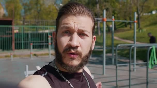 Pov Selfie Von Athletischen Bodybuilder Mann Zeichnet Video Unterricht Mit — Stockvideo