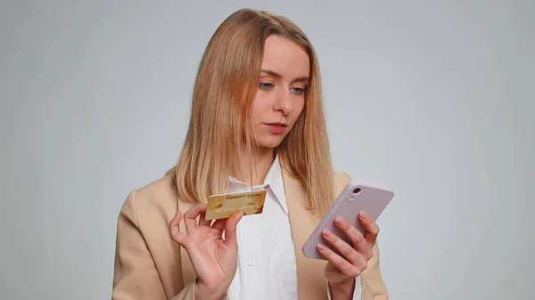 Sincere Business Woman Customer Using Credit Bank Card Smartphone While — Stockfoto