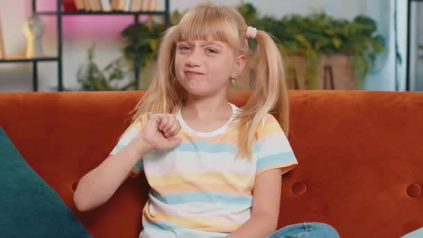 Dislike Upset Girl Showing Thumbs Sign Gesture Expressing Discontent Disapproval — Stok video