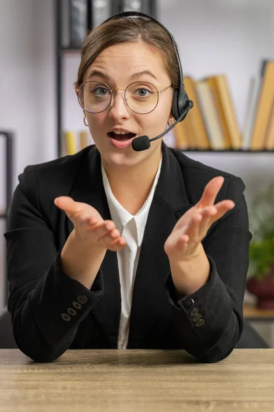 Pov Portrait Business Woman Wearing Headset Freelance Worker Call Center — Stock Photo, Image