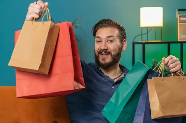 Jonge Libanese Man Gelukkig Shopaholic Consument Kwam Terug Naar Huis — Stockfoto