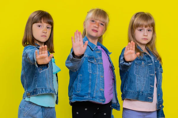 Přestaň Teenage Girls Say Hold Palm Folded Hands Stop Gesture — Stock fotografie
