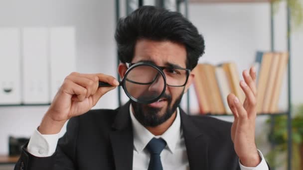 Investigator Researcher Scientist Businessman Working Home Office Holding Magnifying Glass — Vídeo de Stock