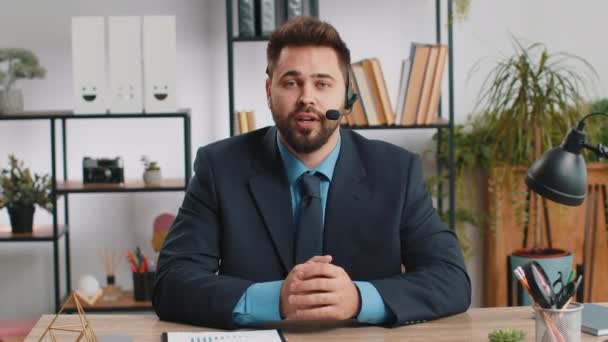 Retrato Pov Homem Negócios Caucasiano Usando Fone Ouvido Call Center — Vídeo de Stock