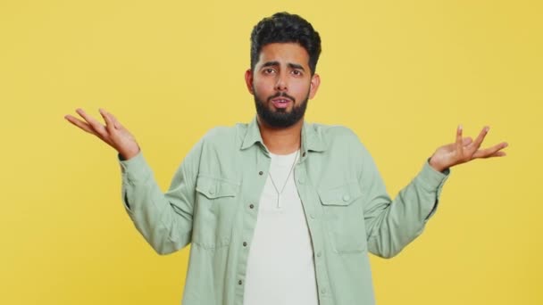 Diyecegimi Bilmiyorum Kafası Karışmış Hintli Genç Bir Adam Belirsiz Bir — Stok video