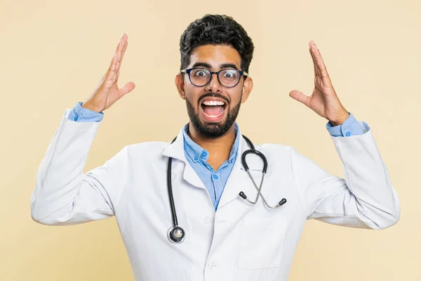 Irritated Angry Indian Young Doctor Cardiologist Man Screams Stress Tension — Stock Photo, Image