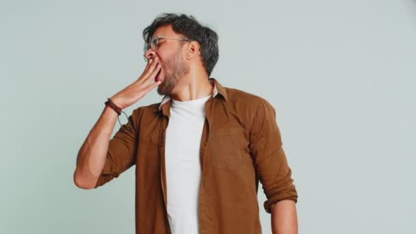 Tired Exhausted Indian Young Man Yawning Sleepy Inattentive Feeling Somnolent — Stock Video