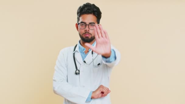 Arrête Suffit Sérieux Indien Jeune Médecin Cardiologue Homme Dire Non — Video