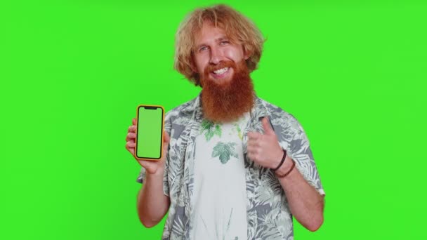 Młody Deweloper Biznesowy Trzymać Smartfon Zielonym Ekranie Chroma Klucz Makieta — Wideo stockowe