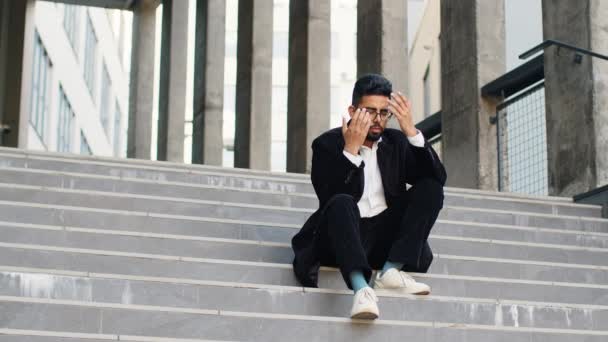 Nieszczęśliwy Smutny Indyjski Biznes Człowiek Sfrustrowany Stres Pensive Uczucie Złe — Wideo stockowe