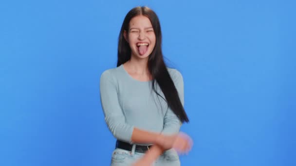 Divertido Cómico Juguetona Joven Mujer Haciendo Expresiones Faciales Tontas Muecas — Vídeos de Stock