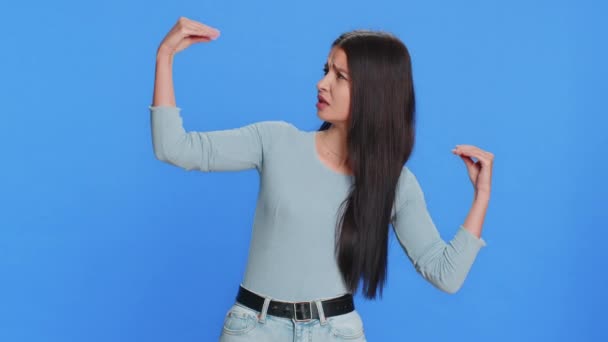 Rozczarowana Biała Młoda Kobieta Pokazująca Bezsensowny Gest Rękami Nie Zainteresowana — Wideo stockowe