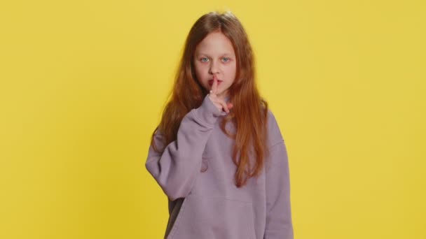 Будь Ласка Замовкни Ятнадцять Дітей Дівчинка Натискає Вказівний Палець Губи — стокове відео