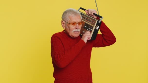 Senior Old Man Using Retro Tape Record Player Listen Music — Stock Video