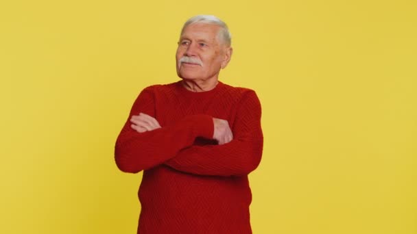 Portret Van Een Vrolijke Bejaarde Lachende Vrolijke Oude Man Kijkend — Stockvideo