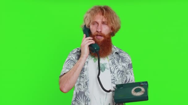 Fáradt Ember Beszél Vezetékes Vintage Telefon Évek Bolondozás Hogy Buta — Stock videók