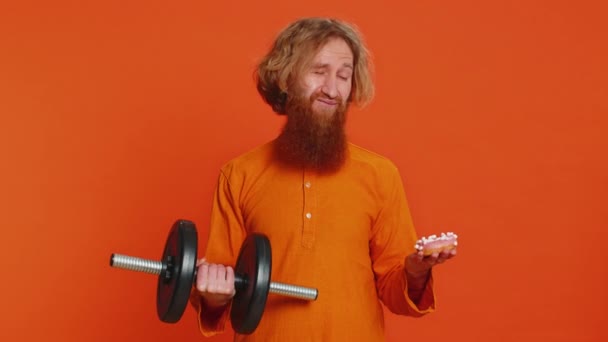 Yes Sport Caucasian Man Holding Dumbbell Training Exercising Looking Sweet — Stock Video