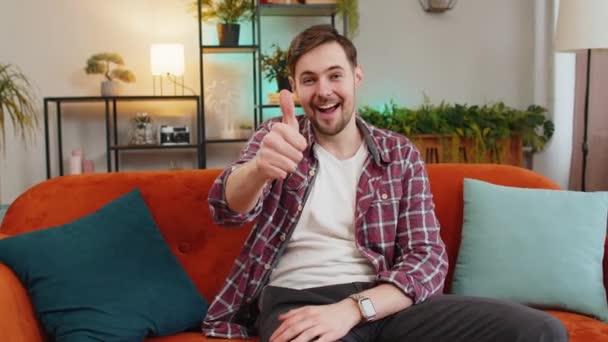 Portrait Excited Caucasian Man Looking Approvingly Camera Showing Double Thumbs — Stock Video