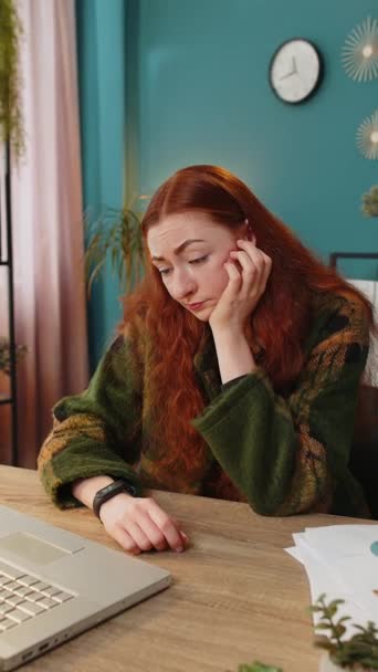 Femeia Pensivă Tristă Frustrată Suferă Faliment Situații Incorecte Problema Descompunerea — Videoclip de stoc