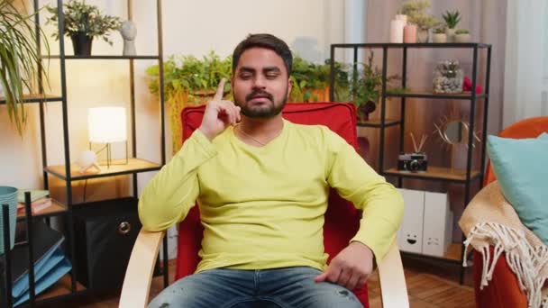 Het Eureka Bedachtzame Slimme Geïnspireerde Indiase Man Maken Gebaar Verhoogt — Stockvideo
