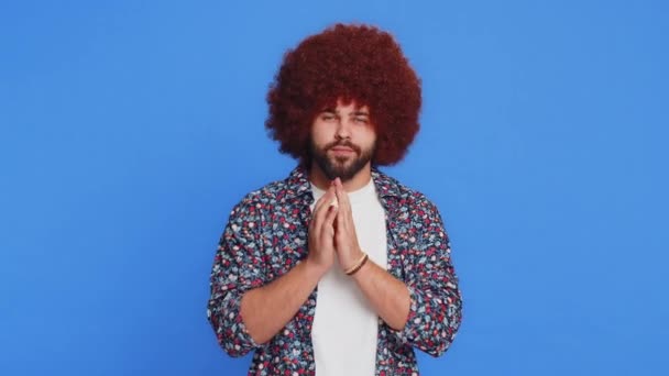 Sneaky Cunning Young Man Afro Hairstyle Wig Tricky Face Gesticulating — Stock Video