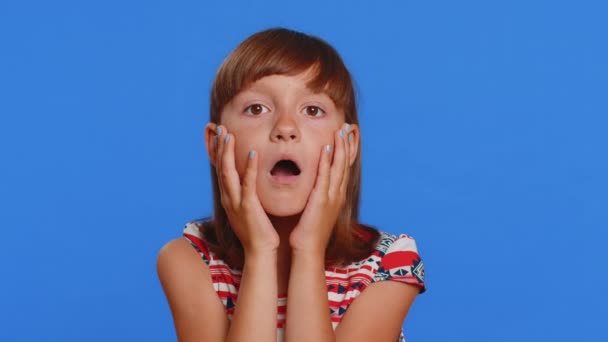 Боже Мій Ого Молода Дівчинка Дев Ятнадцятирічна Дитина Дивлячись Здивовано — стокове відео