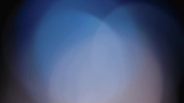 Işık sızıntısı 4K görüntüsü. Lens parlaklığı bokeh örtüleri, yanan alev arka planı. Görüntülerinizi birleştirmek, videoyu biçimlendirmek, dönüşümleri sağlamak için. Odaklanmış lamba flaş ışını etkisi. Işık titreşimleri ve ışıltı