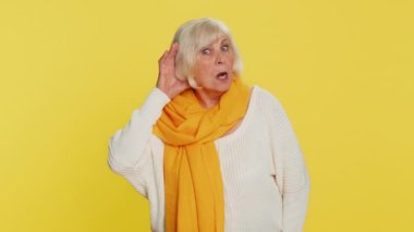 - Seni duyamıyorum. - Ne? Yaşlı kadın seni duymaya çalışıyor, kafası karışmış ve somurtuyor, daha yüksek bir ses için kolunu kulağının yakınında tutuyor, bilgi sağırlığını tekrar duymak istiyor. Yaşlı olgun büyükanne.