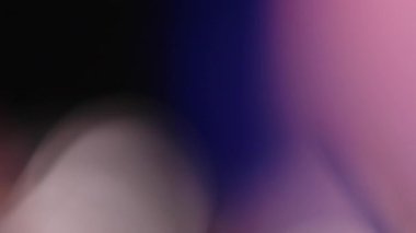 Işık, soyut 4K görüntülerini sızdırır. Çok renkli yanıp sönen çember mercek parlayan işaret fişeği bokeh örtüleri, bulanık renk arkaplanı canlandırması. Görüntü üzerine birleştirme, görüntü biçimlendirme, geçişler