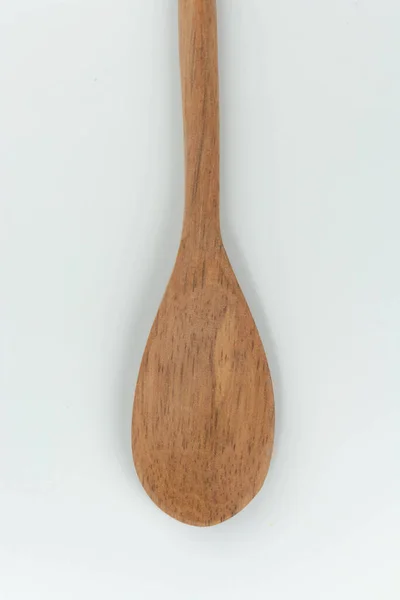 褐色的木制勺子 独立于白色背景顶部视图 — 图库照片
