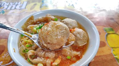 Cuanki, Bandung, West Java 'nın tipik aperatiflerinden biridir. Tofu ve erişteyle dolu bir köftedir..