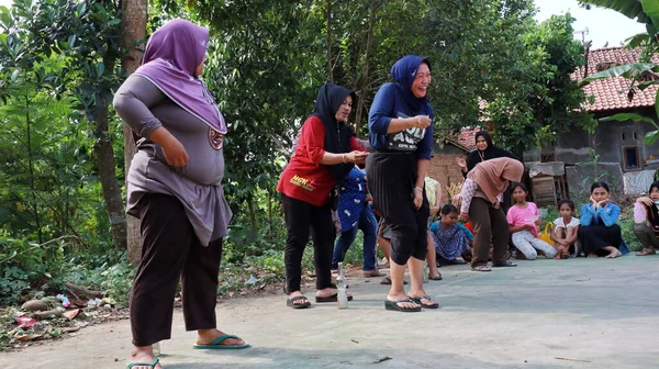 Persone Che Celebrano Giorno Dell Indipendenza Indonesiana Con Competizione Batang — Foto Stock