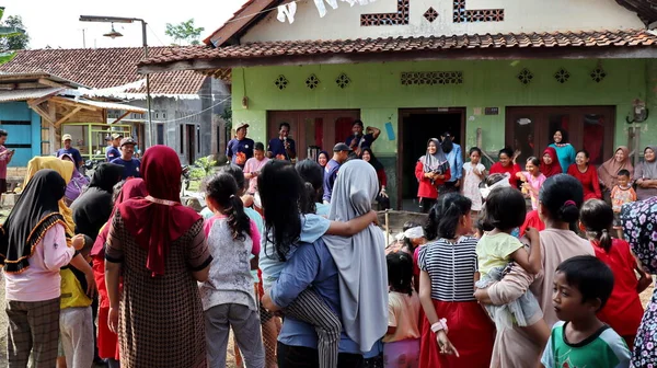 人民通过竞争庆祝印度尼西亚独立日 2022年8月17日 — 图库照片