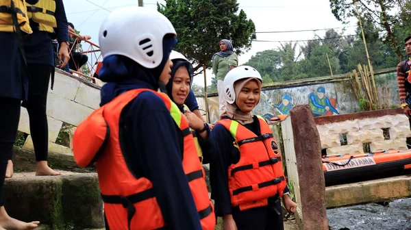 Neşeli Takım Ekim 2022 Subang Nehrinde Rafting Yapıyor — Stok fotoğraf