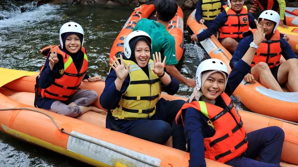 Neşeli Takım Ekim 2022 Subang Nehrinde Rafting Yapıyor — Stok fotoğraf