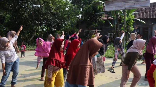 Сільські Жителі Разом Вранці Весело Займаються Гімнастикою Батанг Індонезія Серпня — стокове фото