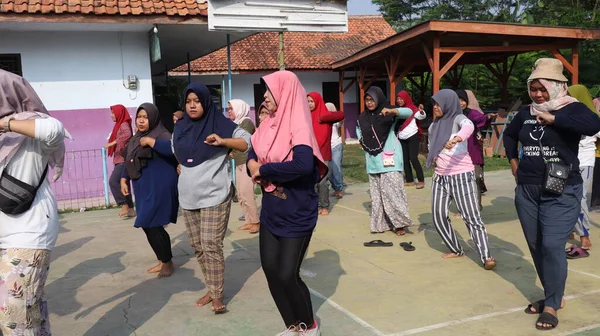Wieśniacy Robią Gimnastykę Razem Rano Radośnie Batang Indonesia Sierpnia 2022 — Zdjęcie stockowe