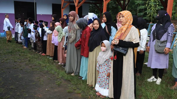 School Studenten Quran Onderwijspark Tijdens Het Bijwonen Van Herdenking Van — Stockfoto