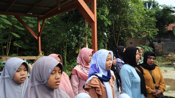 在印度尼西亚巴塘参加国家三一纪念日或Hari Santri Nasional纪念活动的学生Al Quran教育公园 2022年10月22日 — 图库照片