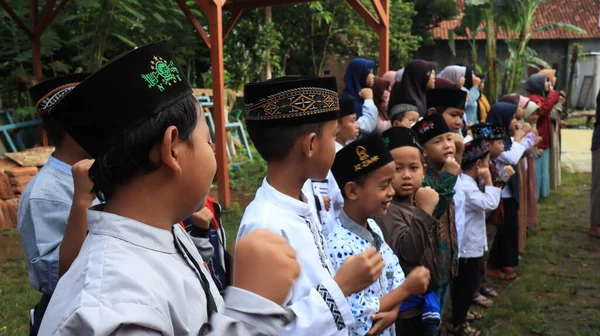 Ученики Школы Аль Коран Время Посещения Национального Дня Сантри Хари — стоковое фото