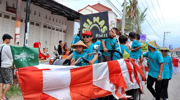 Residentes Vestindo Trajes Únicos Desfile Rua Alegremente Pekalongan Outubro 2022 — Fotografia de Stock