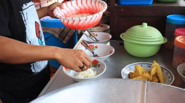 A soto lamongan seller prepares a menu at his stall, Batang Indonesia January 8 2023