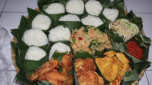 Indonesiano Vari Alimenti Ringraziamento Indonesiano Chiamarlo Nasi Berkat — Foto Stock