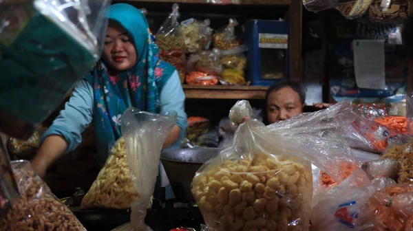 Продавці Покупці Традиційних Індонезійських Ринках Pekalongan Indonesia January 2023 — стокове фото