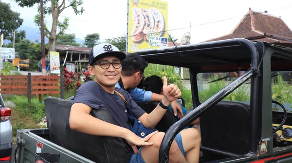 Happy Tourists Friends Doing Excursion Convertible Jeep Car Solo Indonesia — Stock fotografie