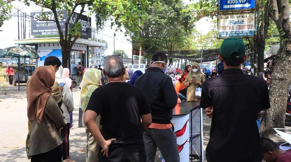 stock image Residents line up to exchange rupiah denominations Pekalongan Indonesia March 27 2023