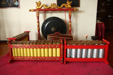 Geleneksel müzik aleti Endonezya Cava kabilesinden Gamelan saron