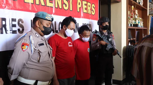 Pelaku Kejahatan Tersebut Diinterogasi Oleh Anggota Kepolisian Pekalongan Indonesia Pada — Stok Foto