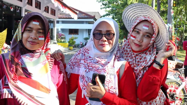 Lakosok Ünneplik Születésnapját Indonéz Állam Egyedi Parádék Jelmezek Batang Indonézia — Stock Fotó